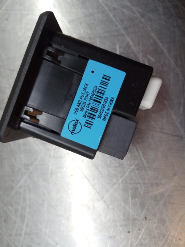 Módulo USB / AUX / IPOD NISSAN Micra V (K14) Imagem-2