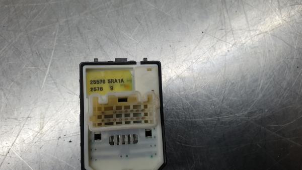 Commande des rétroviseurs NISSAN Micra V (K14) Imagem-2