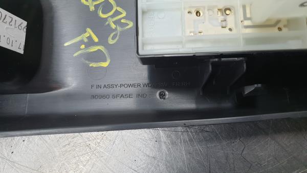 Mando / interruptor elevalunas delantero derecho NISSAN Micra V (K14) Imagem-2