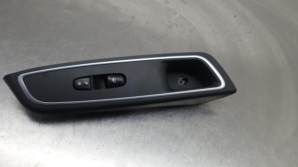 Mando / interruptor elevalunas delantero derecho NISSAN Micra V (K14)