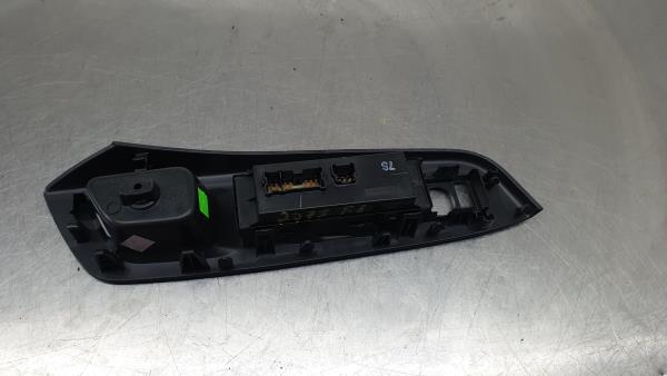 Left Front window control NISSAN Micra V (K14) Imagem-1