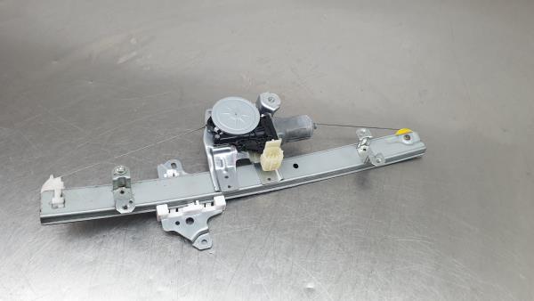 Elevalunas delantero derecho NISSAN Micra V (K14)