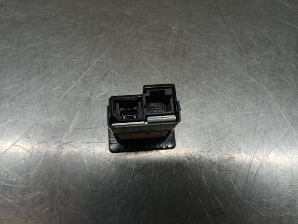 Módulo USB / AUX / IPOD NISSAN Micra V (K14) Imagem-1