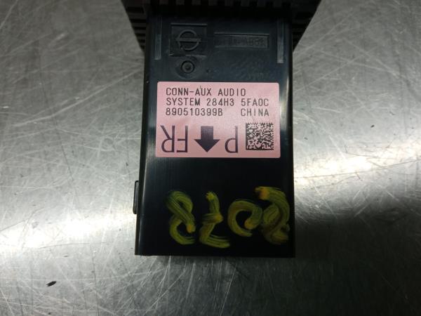 Módulo USB / AUX / IPOD NISSAN Micra V (K14) Imagem-2