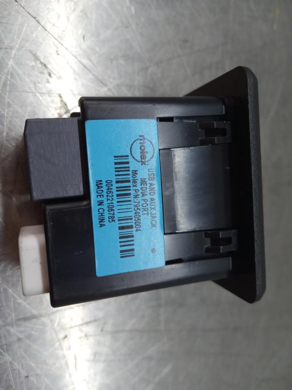 Módulo USB / AUX / IPOD NISSAN X-Trail (T32) Imagem-1