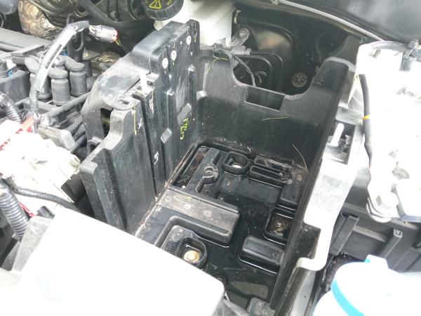 Base / scatola della batteria FORD Ka+