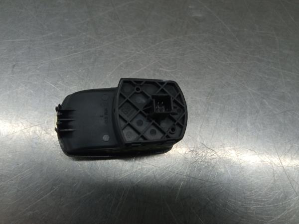 Mando / interruptor elevalunas delantero derecho OPEL Corsa E Imagem-1
