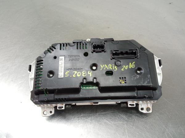 Quadrante / painel de instrumentos TOYOTA Yaris (_P13_) Imagem-2