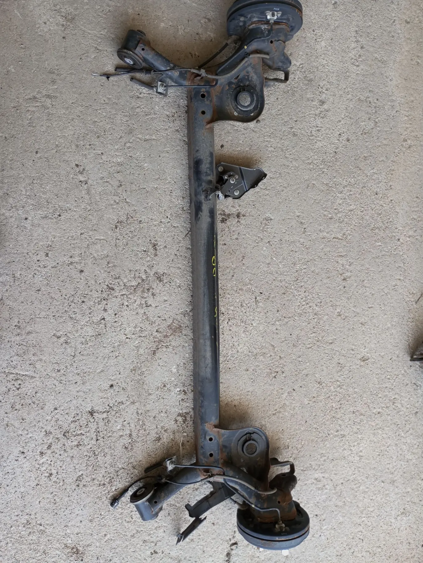 Rear axle with drum brakes SUZUKI Ignis III (MF)