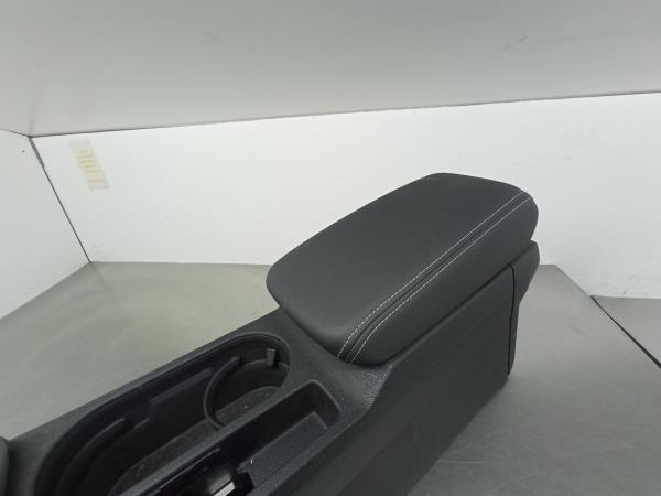 Bracciolo  AUDI A3 Sportback (8YA) Imagem-2