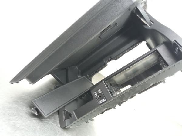 Glove Box / Compartment AUDI Q2 (GA) Imagem-4