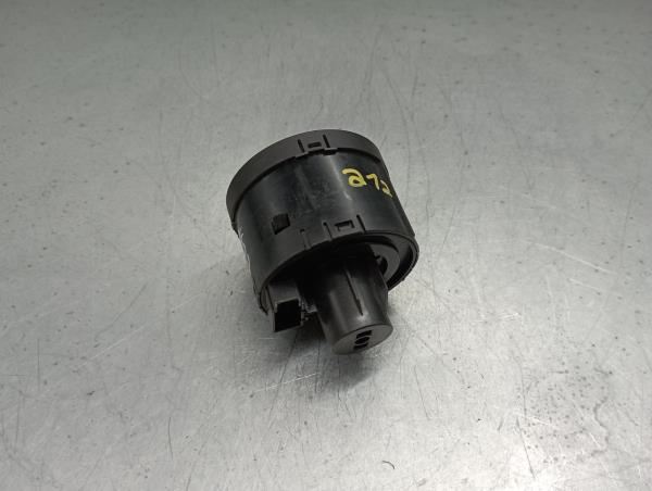 Botão / interruptor de luzes VOLKSWAGEN Polo (AW1) Imagem-1