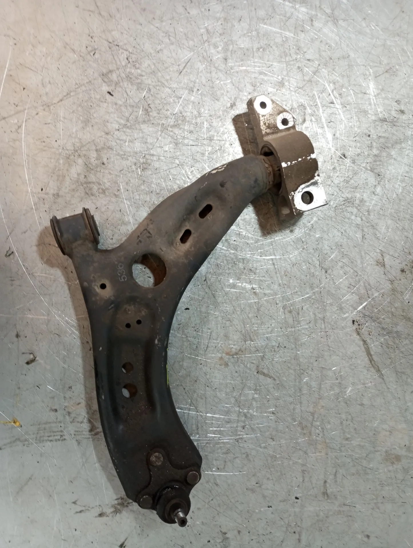 Braccio di sospensione anteriore sinistro VOLKSWAGEN Golf VI (5K1)