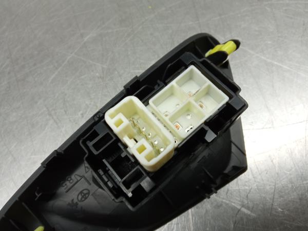 Mando / interruptor elevalunas delantero derecho TOYOTA Aygo (_B4_) Imagem-2
