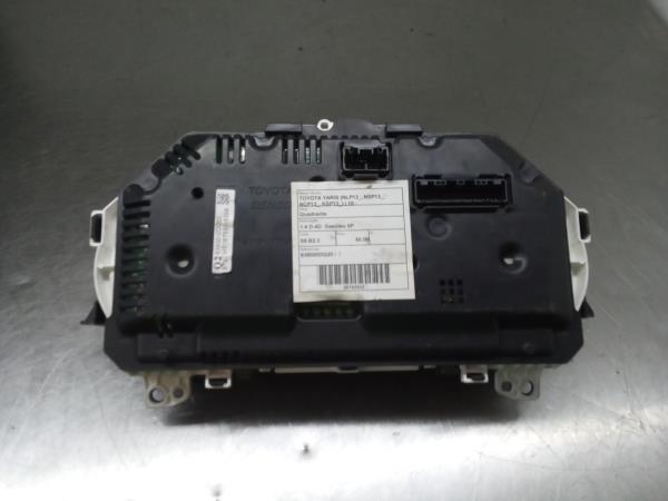 Quadrante / painel de instrumentos TOYOTA Yaris (_P13_) Imagem-1