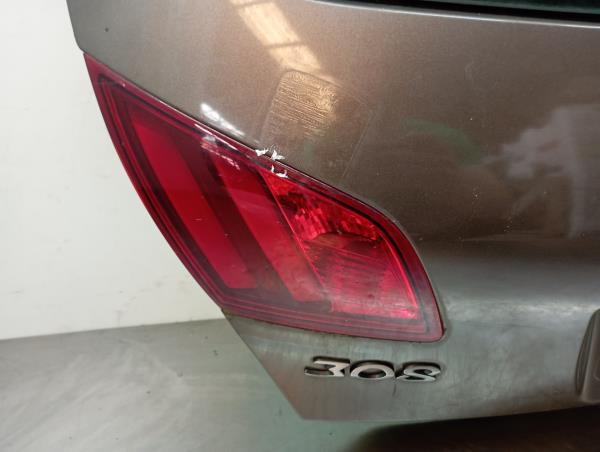 Farolim da mala esquerdo PEUGEOT 308 II Imagem-1