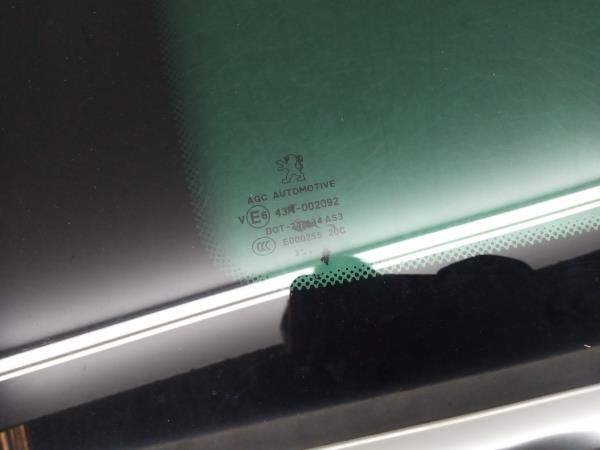 Left rear quarter glass PEUGEOT 5008 I (0U_, 0E_) Imagem-1