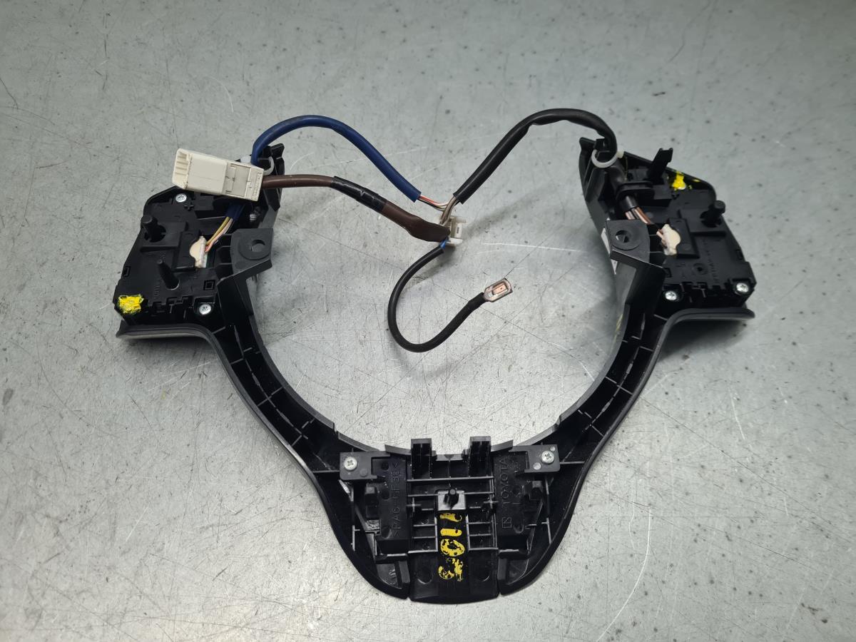 Commandes au volant TOYOTA Yaris (_P13_) Imagem-4