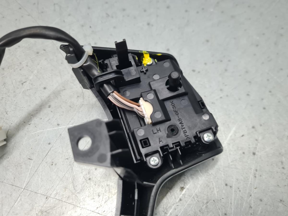 Commandes au volant TOYOTA Yaris (_P13_) Imagem-5