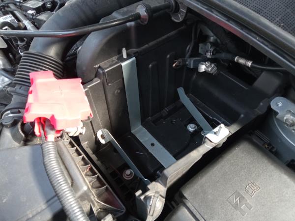Base / scatola della batteria FORD Fiesta VII (HJ, HF)