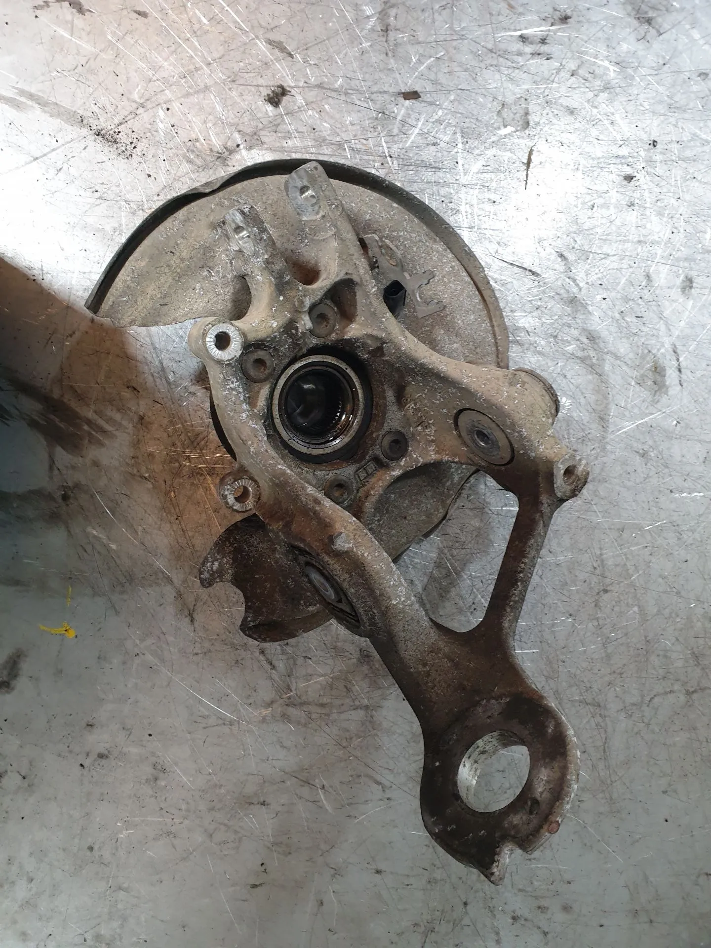Left rear steering knuckle AUDI A6 Avant (4G5, 4GD, C7)
