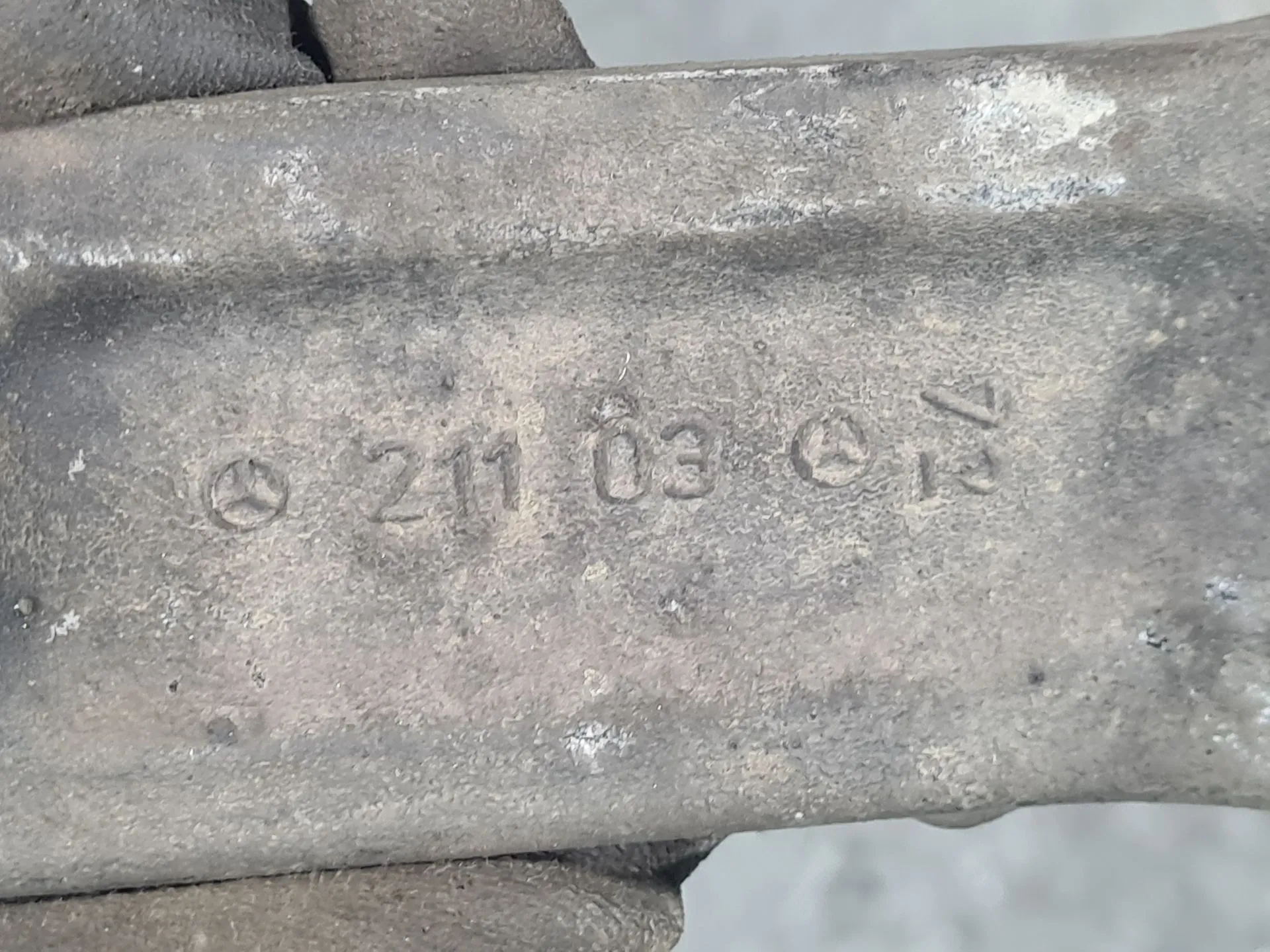 Braccio di sospensione anteriore sinistro MERCEDES-BENZ CLS (C219) Imagem-3