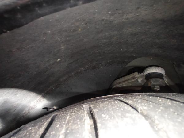 Resguardo da cava de roda frente direito MERCEDES-BENZ CLS (C219)