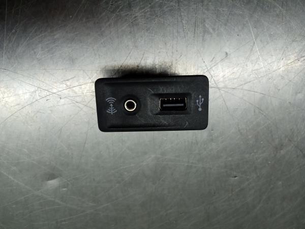 Módulo USB / AUX / IPOD VOLKSWAGEN Golf VII (5G1, BQ1, BE1, BE2)
