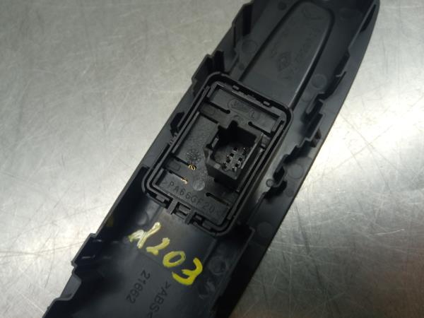 Mando / interruptor elevalunas delantero derecho RENAULT Kadjar (HA_, HL_)