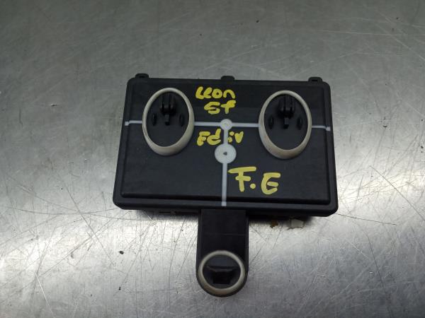 Módulo porta frente esquerdo SEAT Leon (5F1)