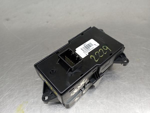 Commande / interrupteur multifonctions HYUNDAI i30 (GD) Imagem-1