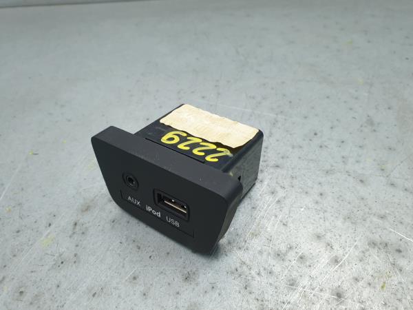 Módulo USB / AUX / IPOD HYUNDAI i30 (GD) Imagem-1