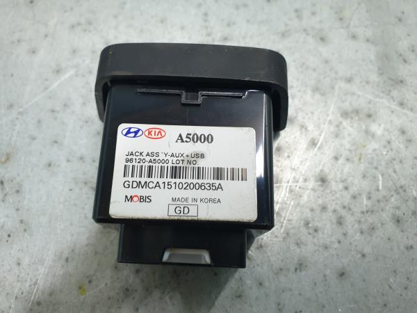 Módulo USB / AUX / IPOD HYUNDAI i30 (GD) Imagem-3