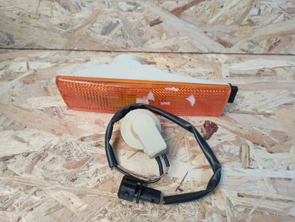 Clignotant avant Droite VOLKSWAGEN Golf II (19E, 1G1)