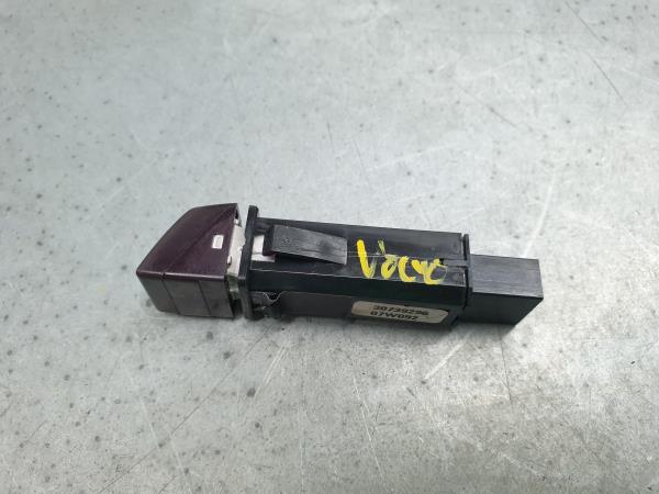 Botão / interruptor 4 piscas VOLVO C30