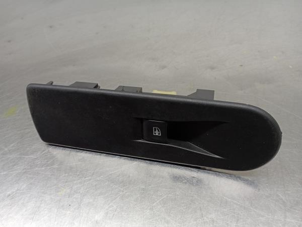Mando / interruptor elevalunas delantero derecho RENAULT Clio IV (BH_)