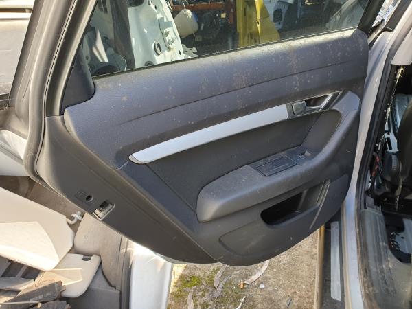 Forra porta / quartela trás esquerda AUDI A6 Avant (4F5, C6)