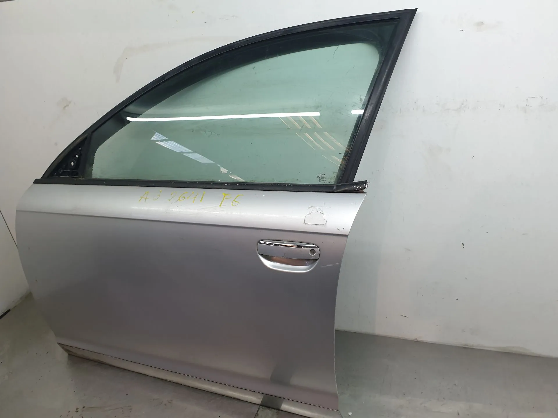 Porte avant gauche AUDI A6 Avant (4F5, C6) Imagem-1