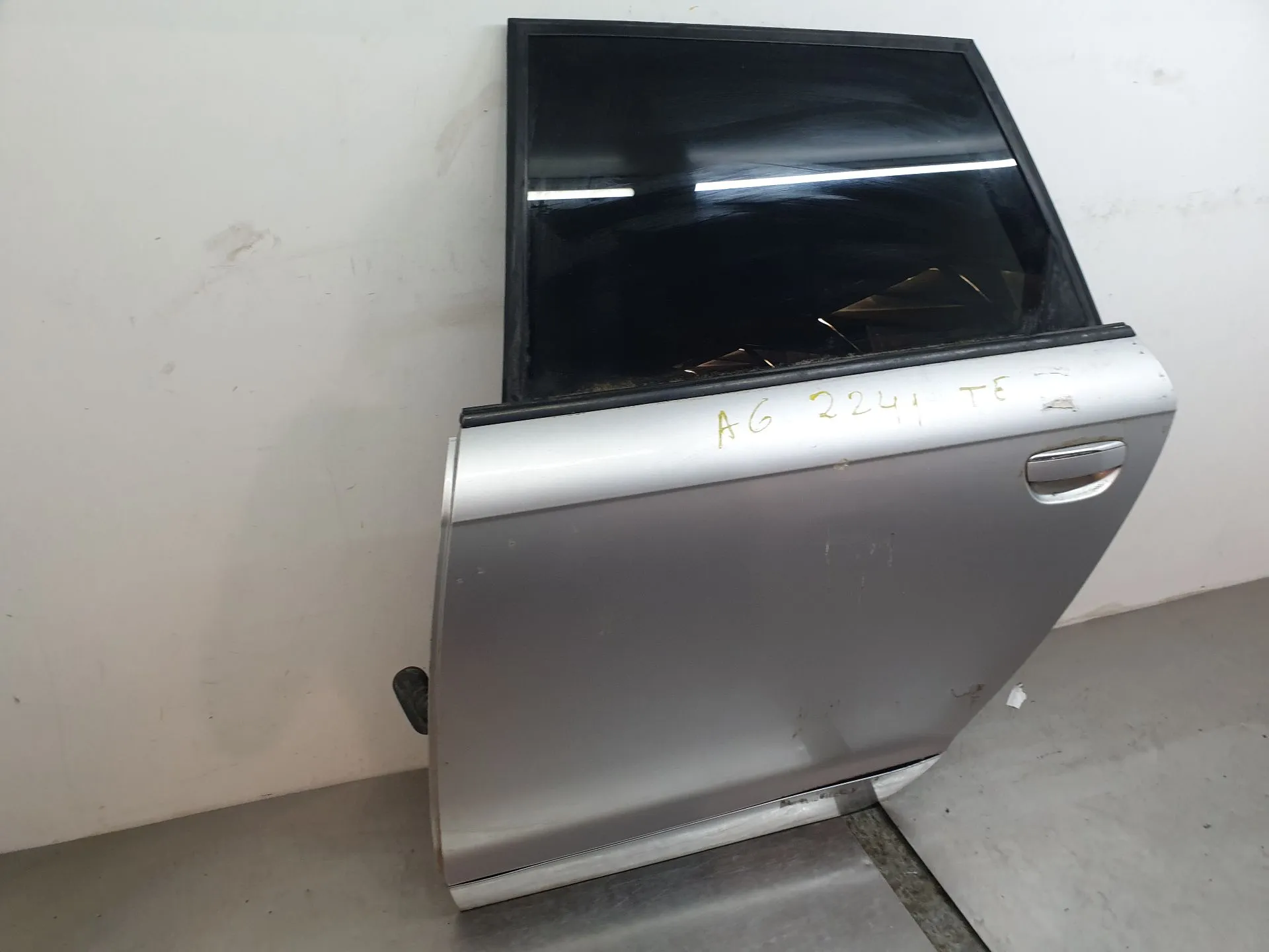 Left rear door AUDI A6 Avant (4F5, C6) Imagem-1