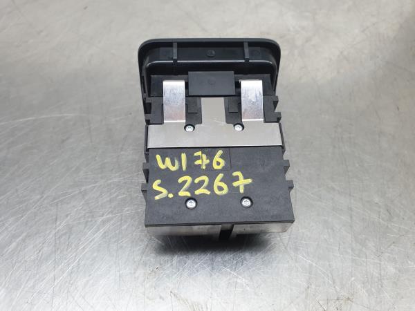 Botão / interruptor travão de parque MERCEDES-BENZ Classe A (W176) Imagem-2