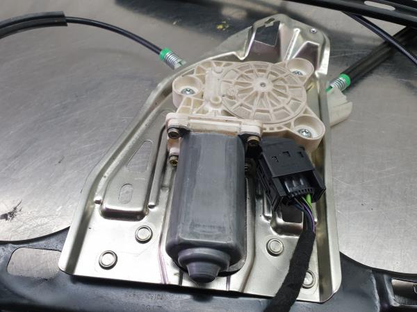 Lève-vitre avant gauche MERCEDES-BENZ Classe C (W203) Imagem-1