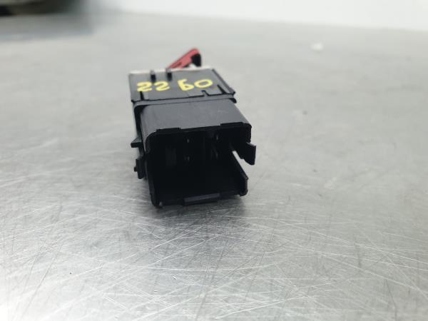 Pulsanti luci di emergenza VOLKSWAGEN Scirocco (137, 138) Imagem-1