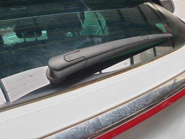 Bras / tige d'essuie-glace arrière KIA Sportage (QL)