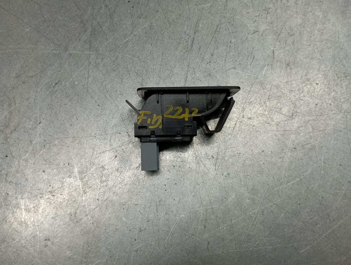 Mando / interruptor elevalunas delantero derecho VOLKSWAGEN Caddy III Kombi (2KB, 2KJ, 2CB, 2CJ) Imagem-2