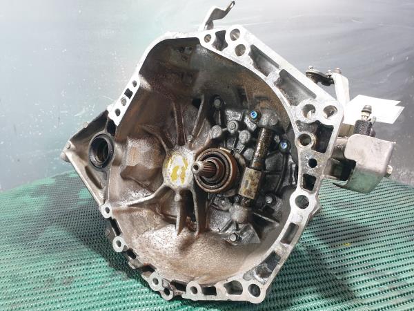 Manual gearbox TOYOTA Yaris (_P13_) Imagem-1