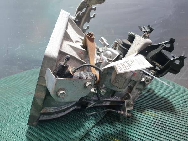 Manual gearbox TOYOTA Yaris (_P13_) Imagem-2