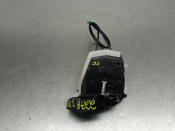 Cerradura / cierre puerta trasera derecha TOYOTA Yaris (_P13_)