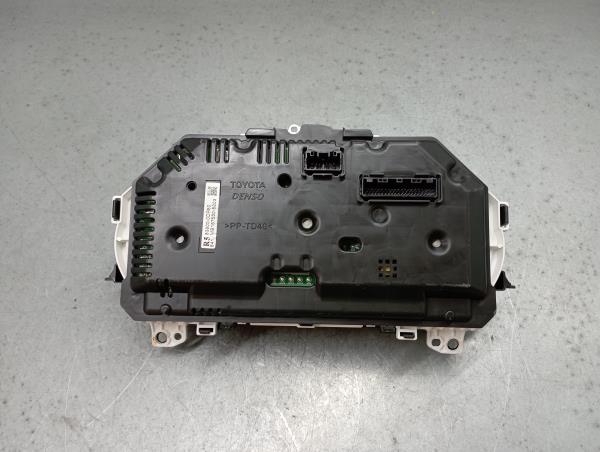 Quadrante / painel de instrumentos TOYOTA Yaris (_P13_) Imagem-2