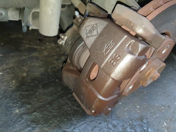 Pinza freno anteriore sinistra RENAULT Scénic III (JZ0/1_)