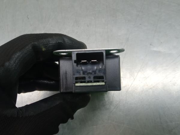 Antenna Amplifier VOLKSWAGEN Golf VI (5K1) Imagem-1